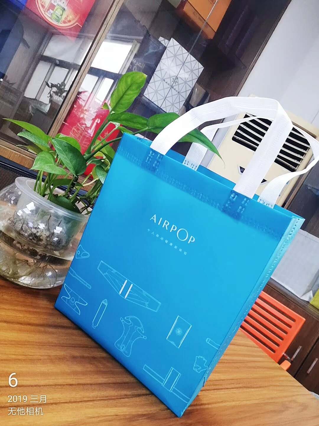 覆膜熱壓無(wú)紡布袋手工樣成品